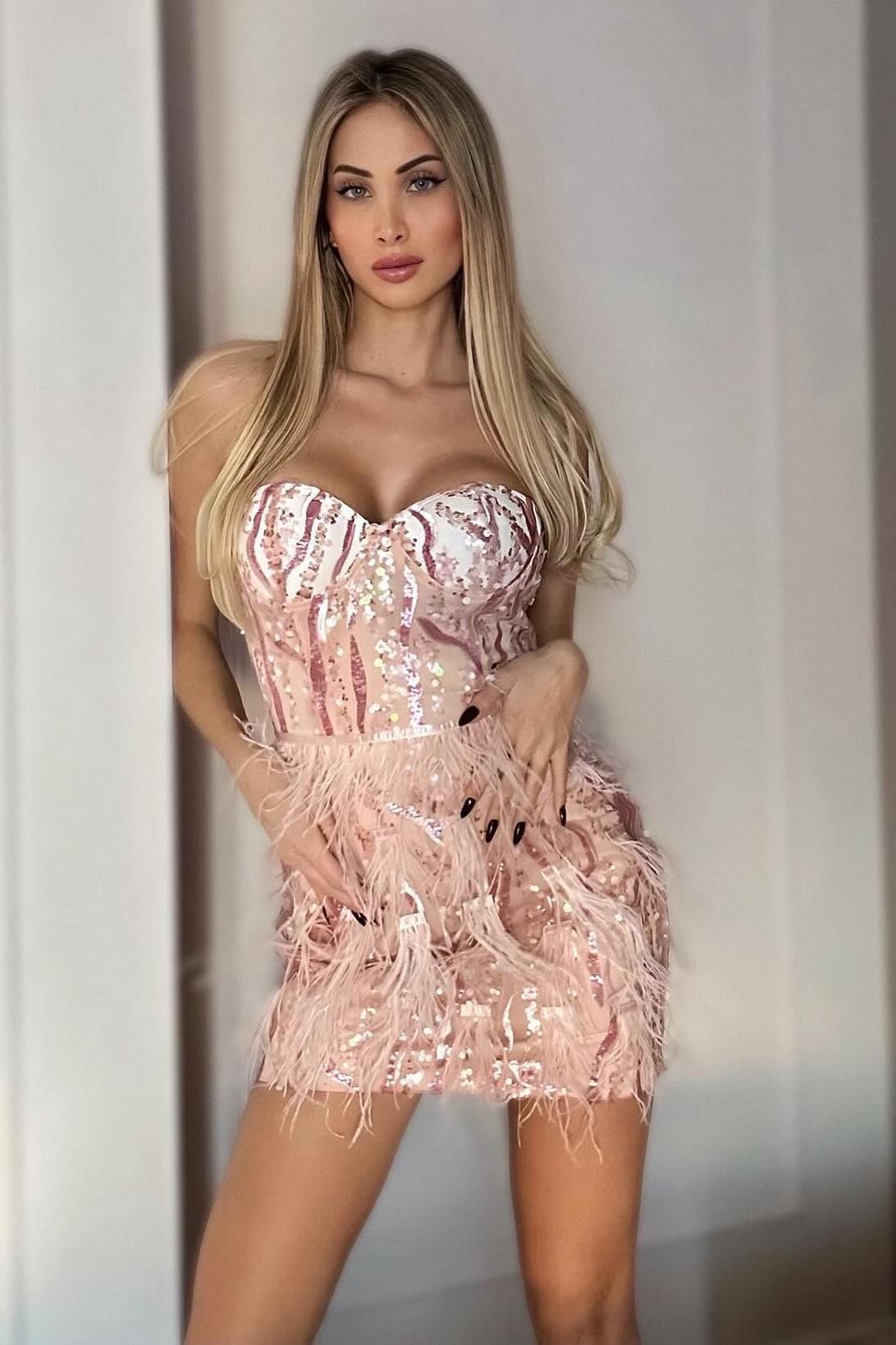 Проститутка Питера Ленок с 2 размером груди предлагает интим услуги у метро Невский проспект  +7(981)002-14-54 - фото 2